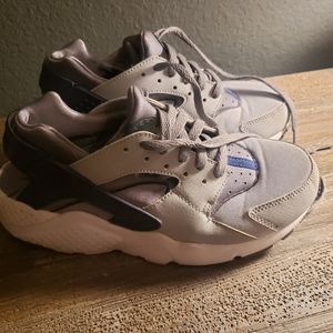 Nike Huaraches Size 6 Womens
